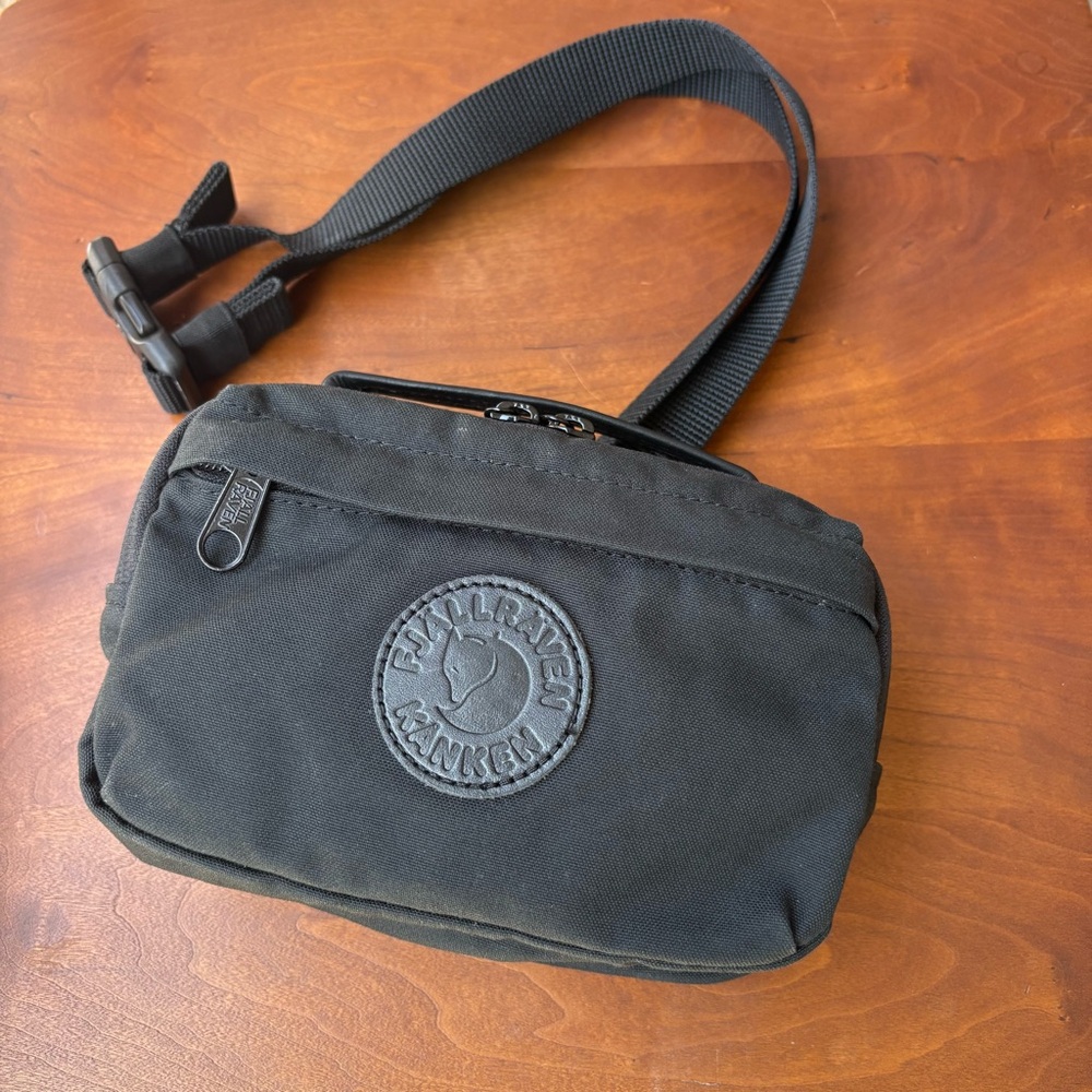FJALLRAVEN Kanken No 2 Black Hip Pack
